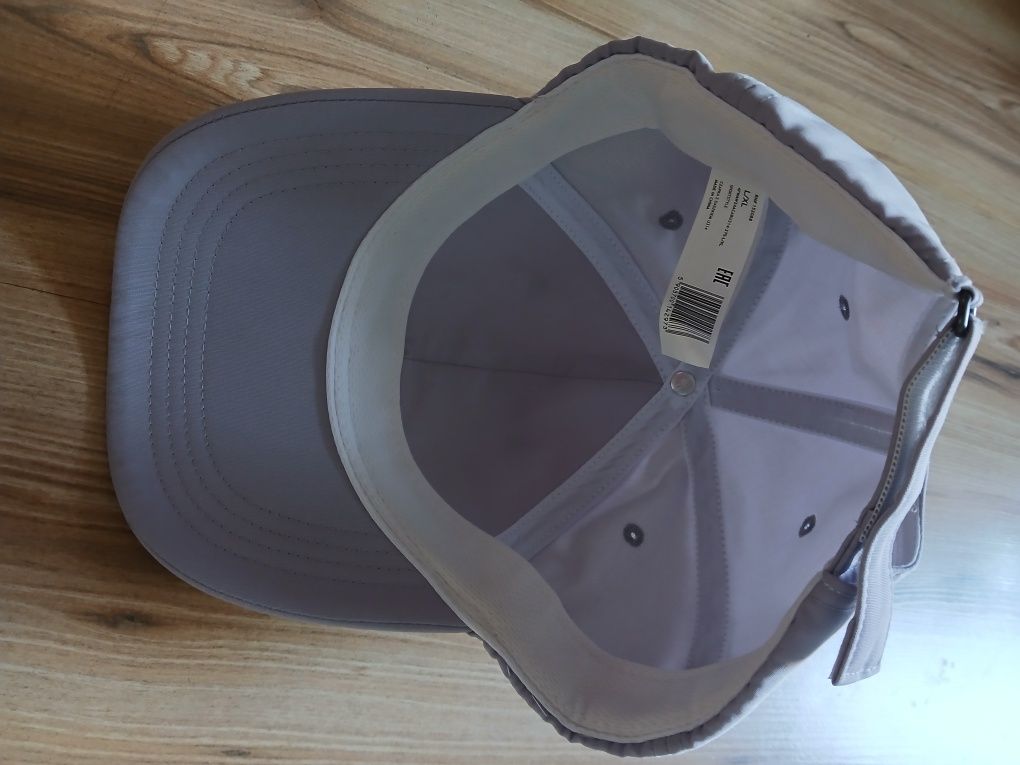 Czapka damska z daszkiem 4F