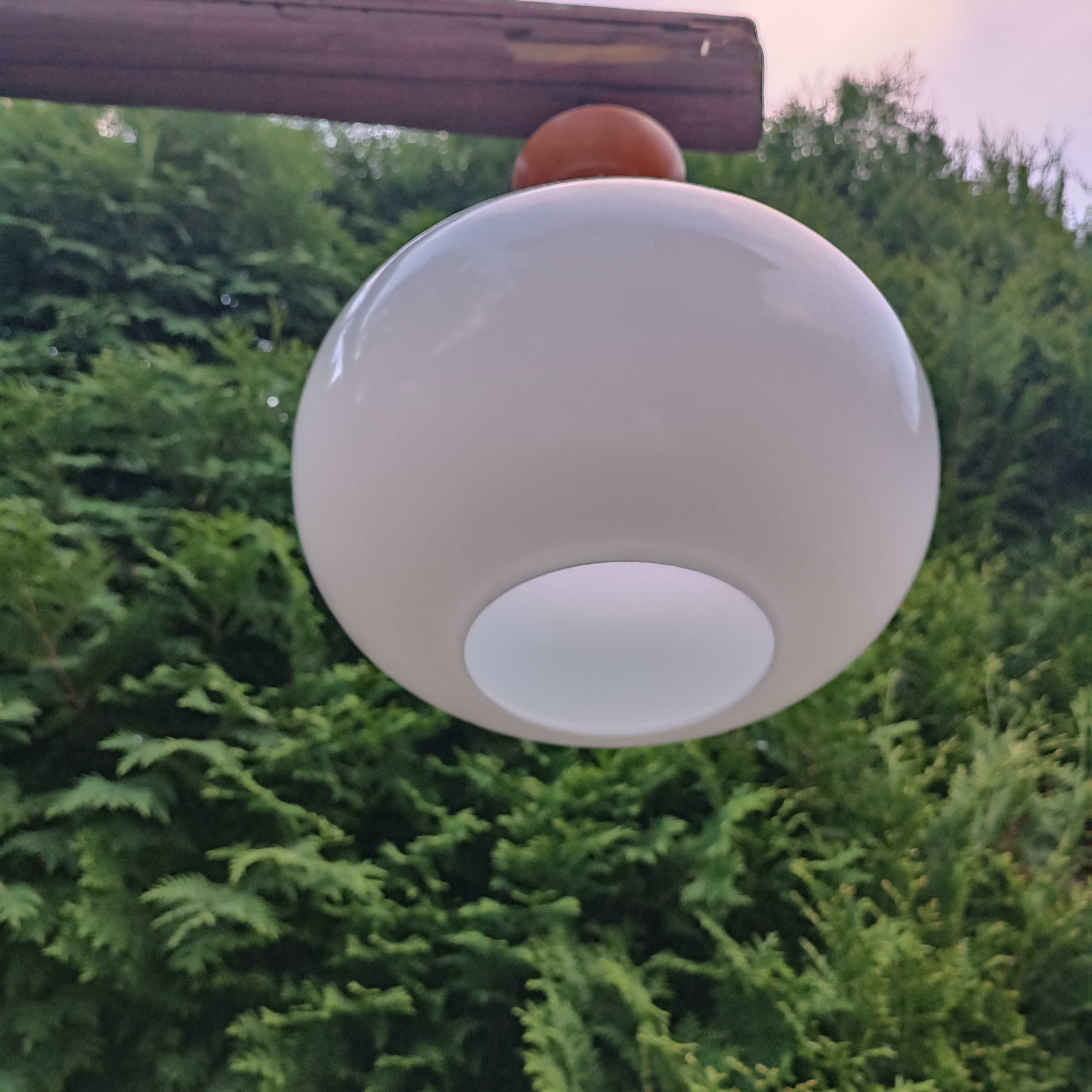 Lampa pokojowa .