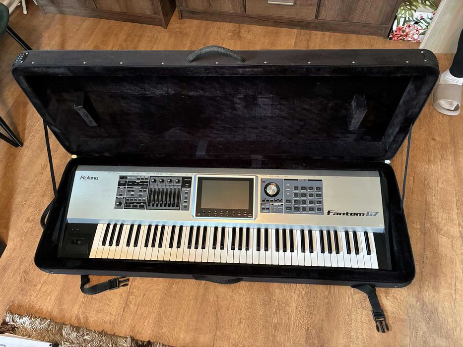 Roland Fantom G7 + Case