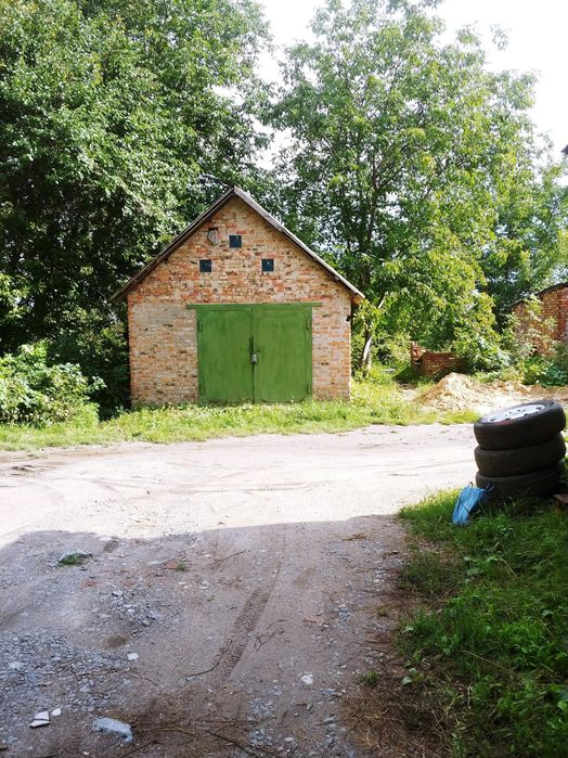 Цегляний капітальний гараж