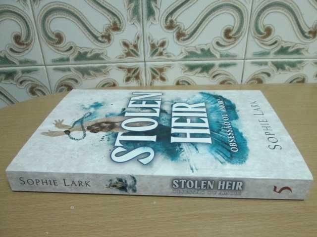 Stolen Heir
Obsessão ou amor?
Livro 2
de Sophie Lark (Oferta portes)