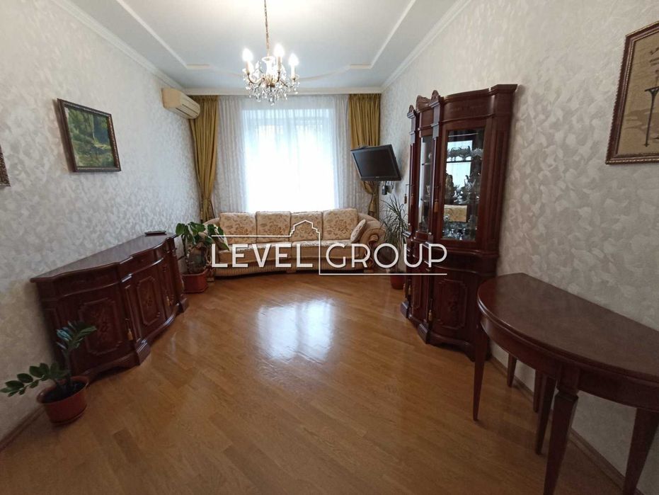 3 кім сталінка на Печерську вул Князів Острозьких (Московська) 37/2