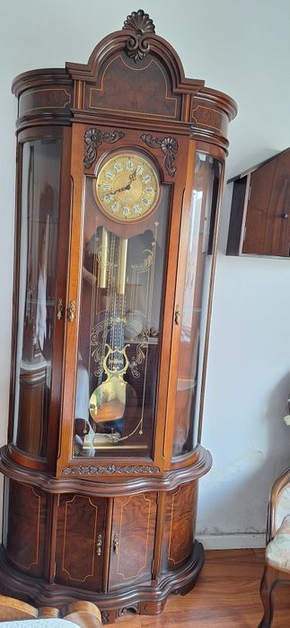 Relógio de pé com pêndulo