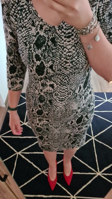 Super wygodna elegancka sexy sukienka na co dzień do pracy biura itp e