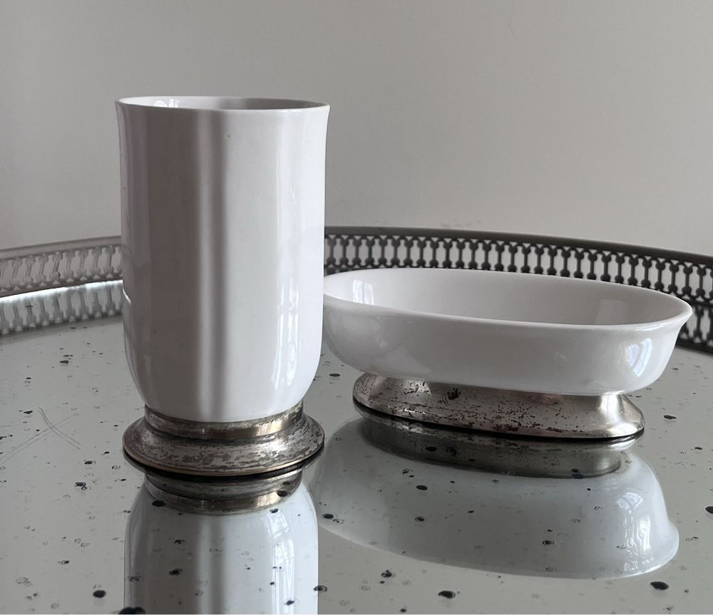 Ceramiczna mydelniczka i kubek biel i srebro w stylu francuskim