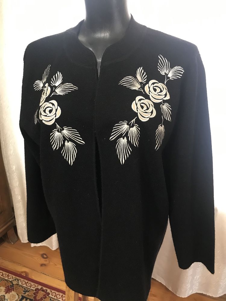 SWETER  czarny z aplikacją różą roz. 42-44 jak NOWY