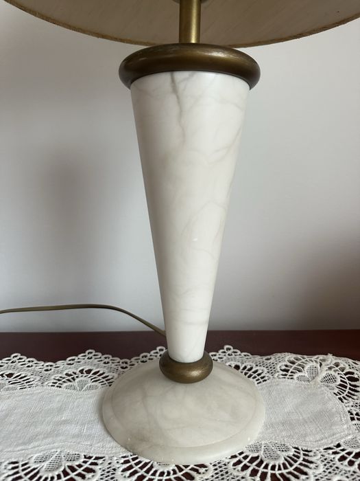 Candeeiro com pé mármore