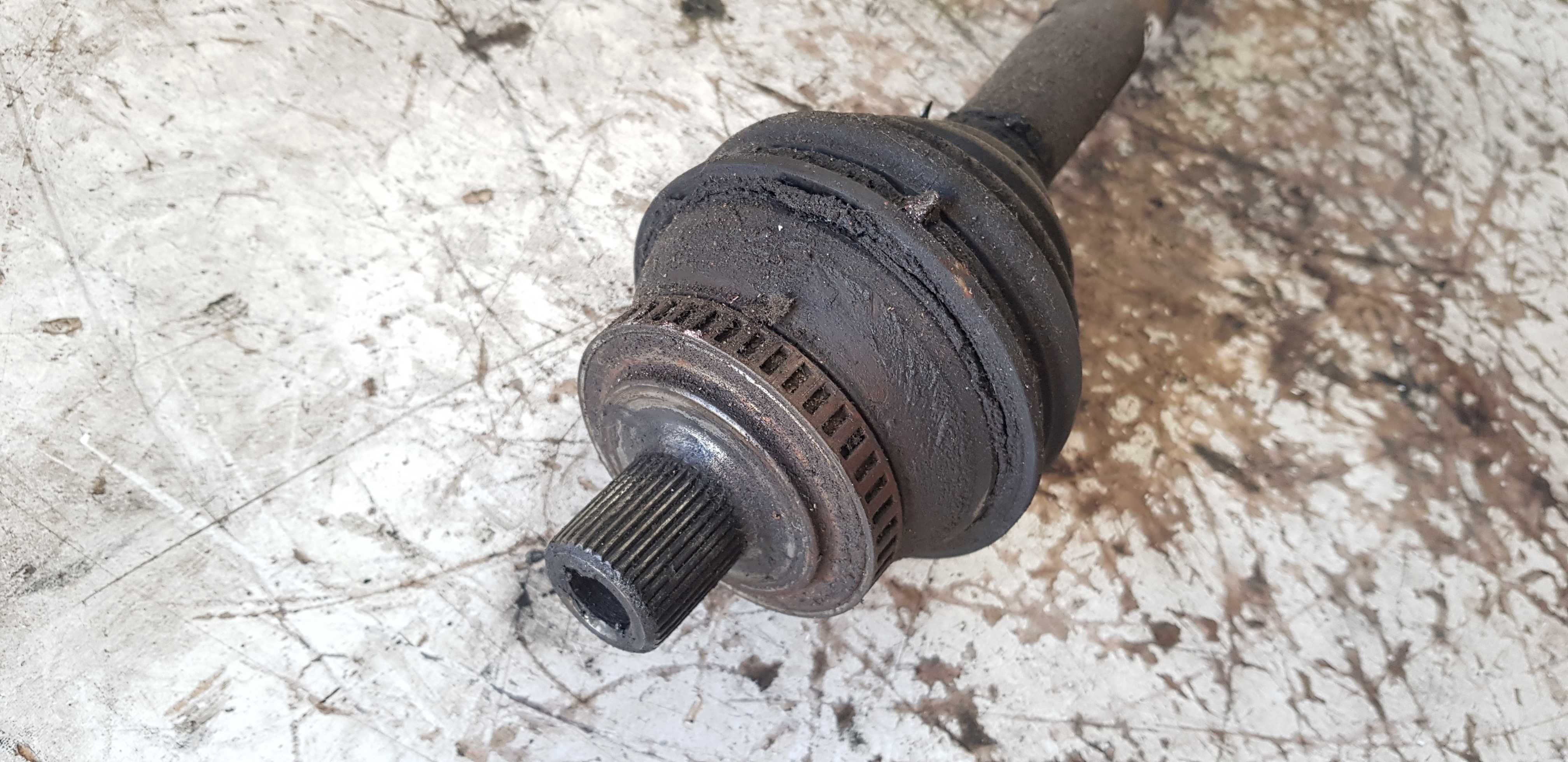 Audi A4 B5 VW Passat B5 2.5 TDI Przegub Półoś Prawa Przednia Przód PP
