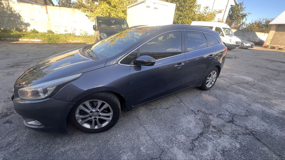 Автомобіль Kia Cee’d 2013 рік