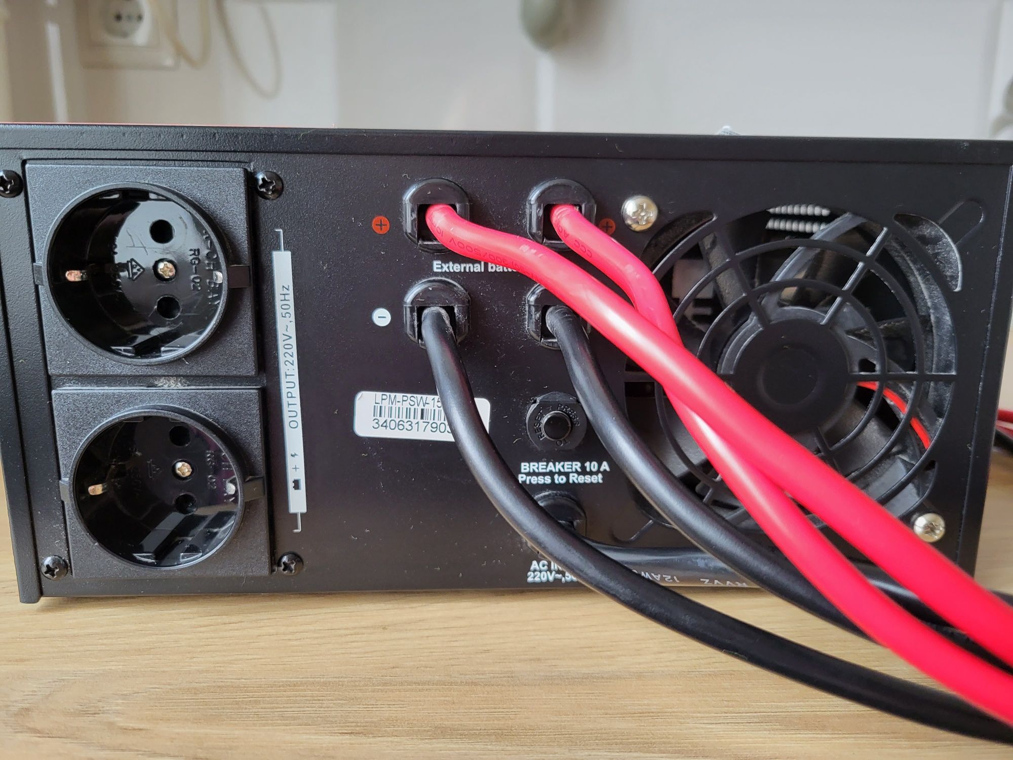 Інвертор Logic Power LPM- PSW- 1500VA із правильною синусоїдою.