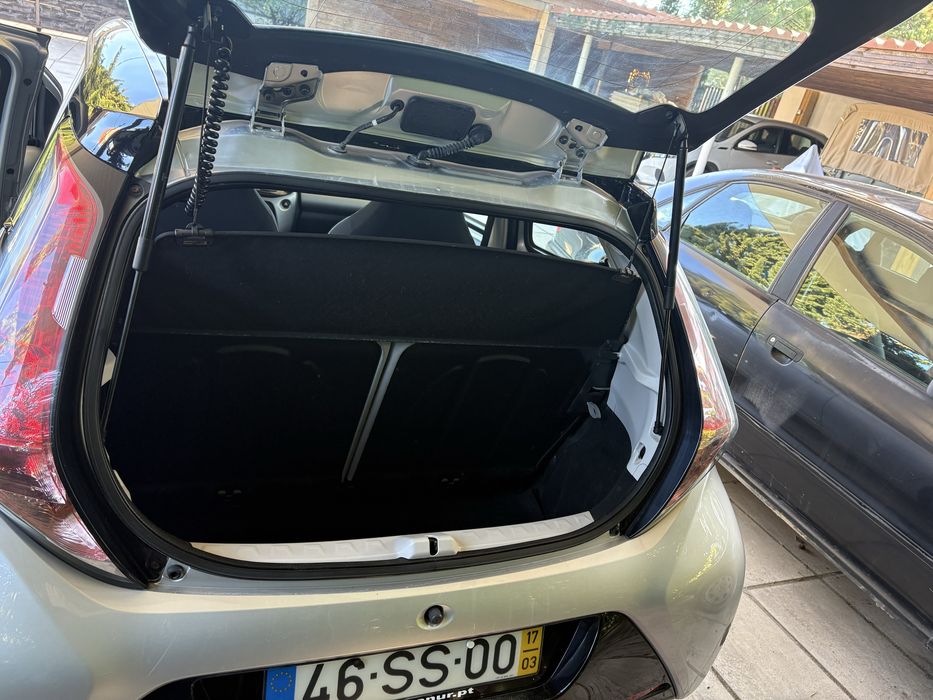 Toyota aygo com 5 lugares
