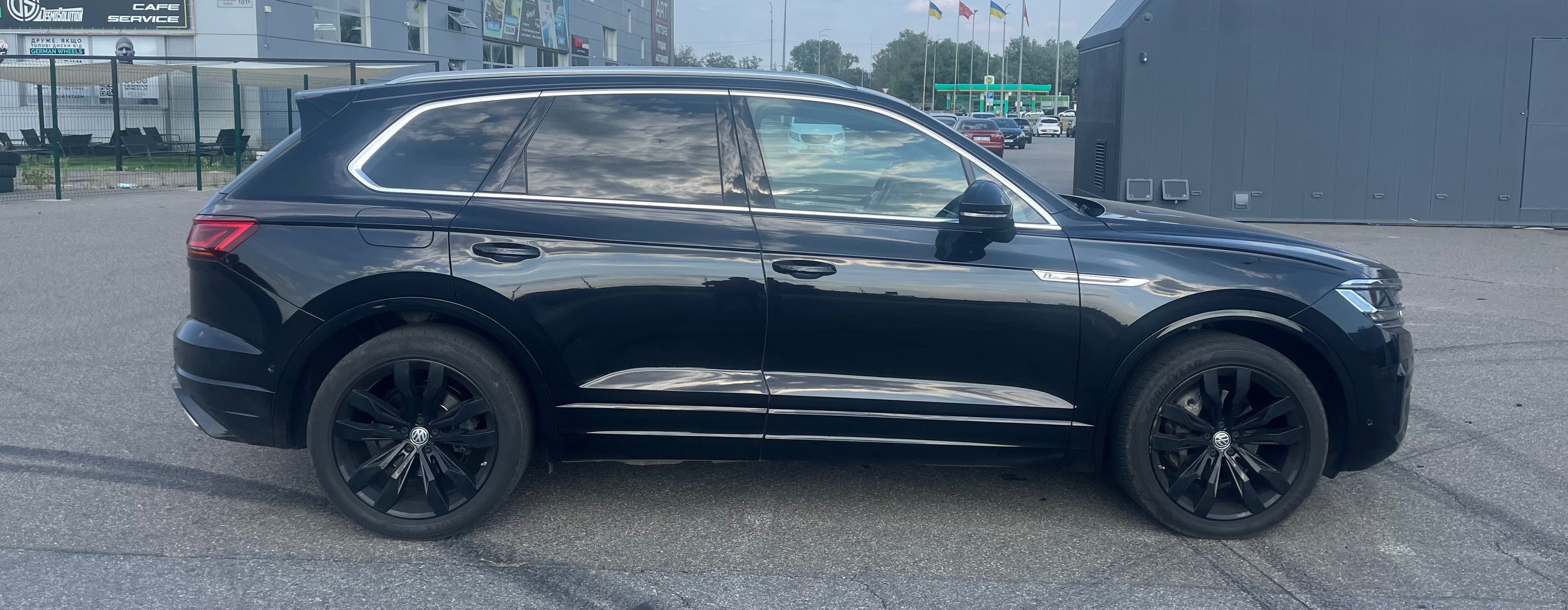 Volkswagen Touareg 2018  3.0 TDI AT (287 к.с.) AWD • R-Line
