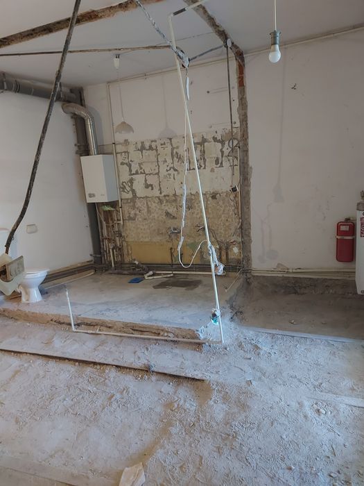 Prace rozbiorkowe, skuwanie tynków posadzek, wyburzanie ścian