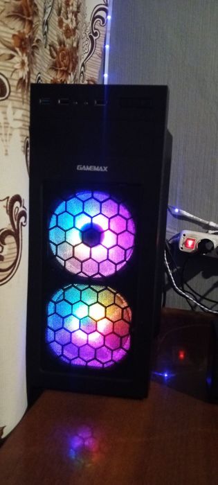 Продам игровой компьютер Срочно !