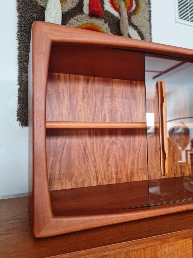 Witryna tekowa,biblioteczka ścienna,Dyrlund,Dania lata 70,mid-century