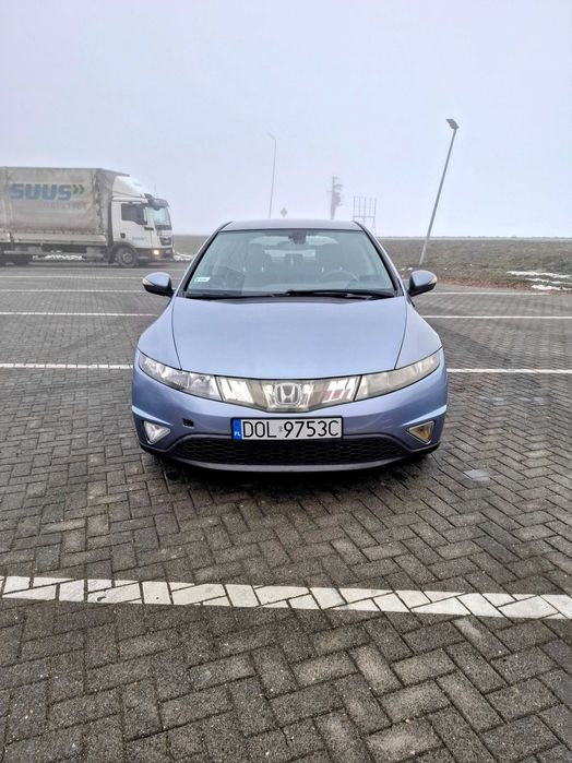 Honda Civic 8 UFO 2.2 diesel, super stan, hak, czujniki parkowania