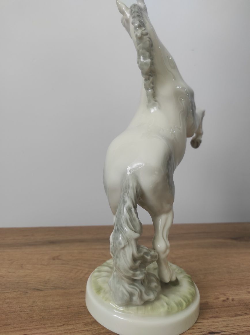 HUTSCHENREUTHER duża figurka konia z porcelany.
