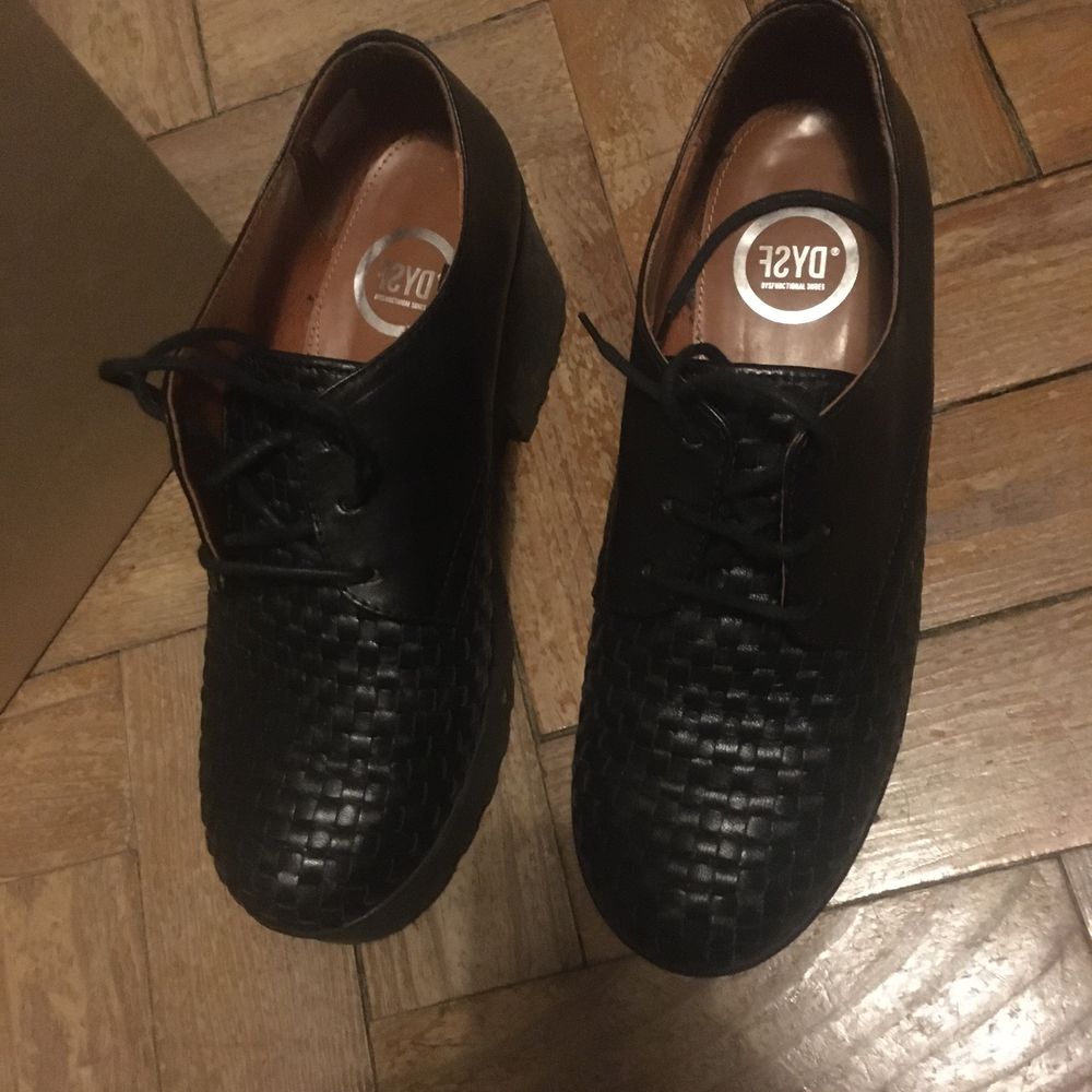 Sapatos de atacadores Dysfunctional