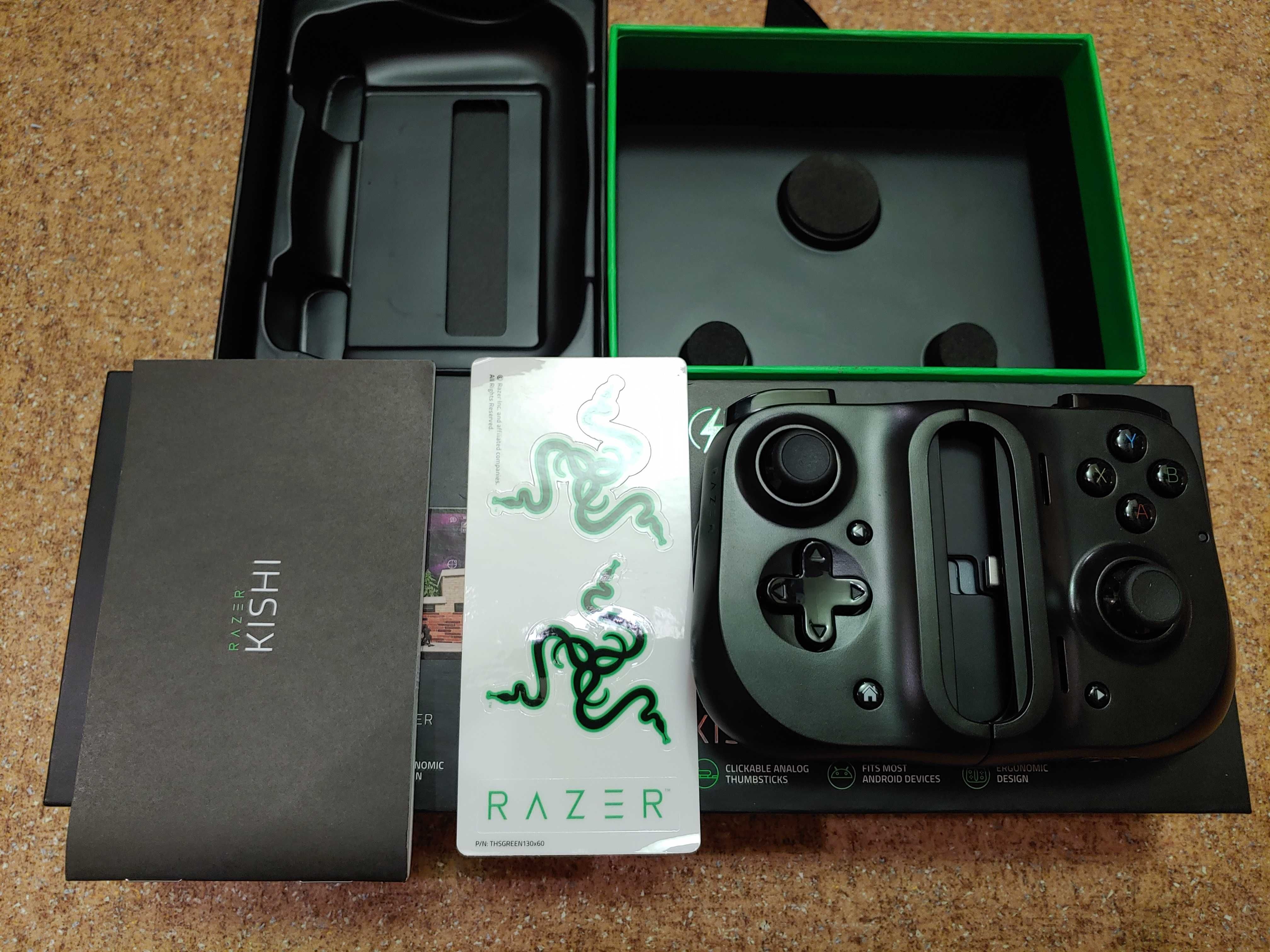 Универсальный геймпад Razer Kishi for Android