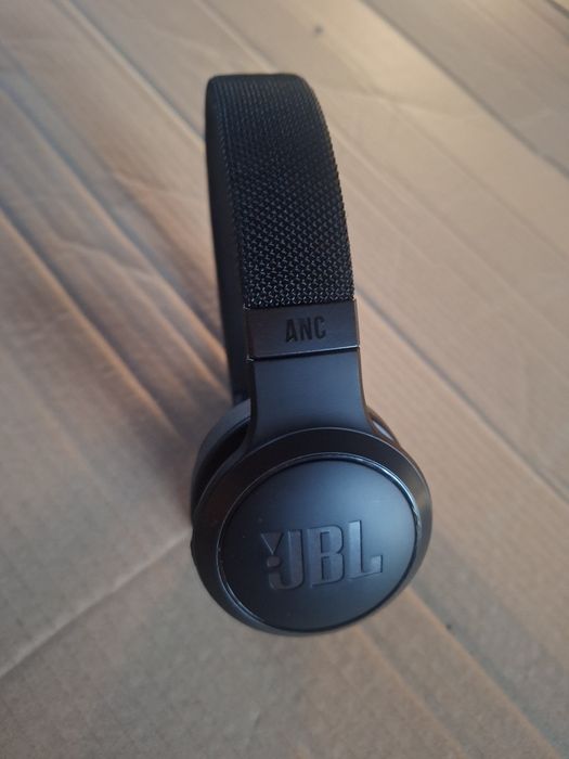 Słuchawki bezprzewodowe  bluetooth JBL Live 460NC wada!!