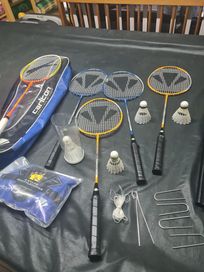 Conjuntos de Raquetes Badminton e Ofereço Raquete Slazenger...