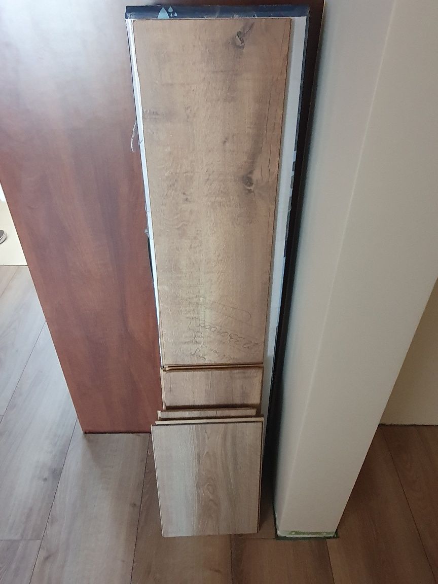 Panele podłogowe 8mm ac5 uszkodzone i pocięte + 5 całych desek = 8 m2