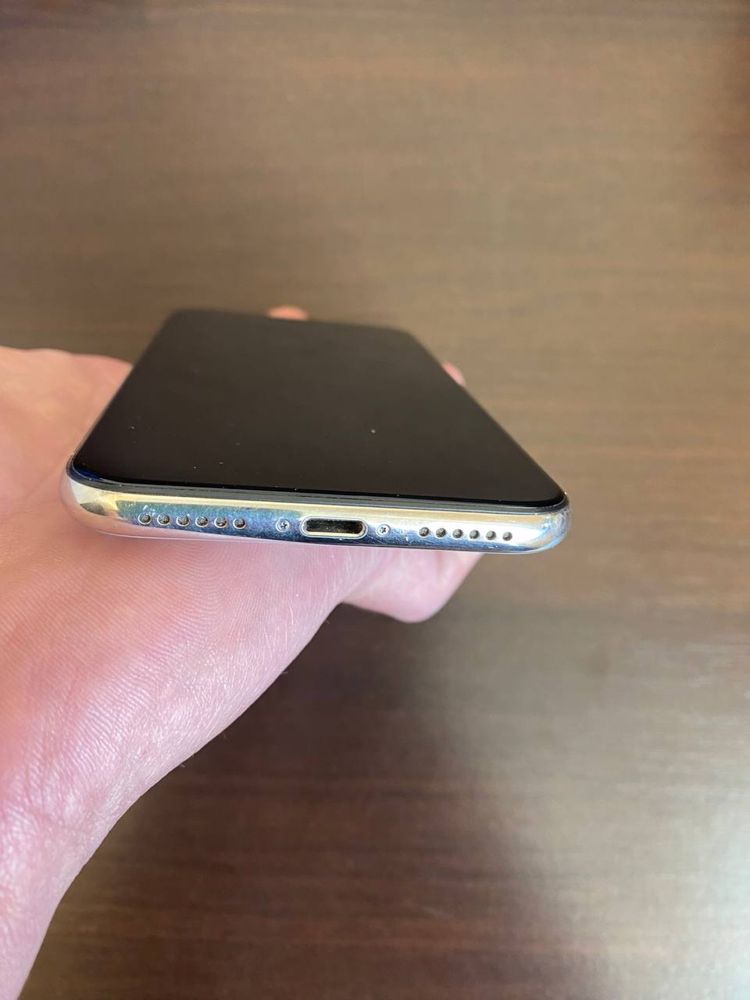 Продам Iphone X 64