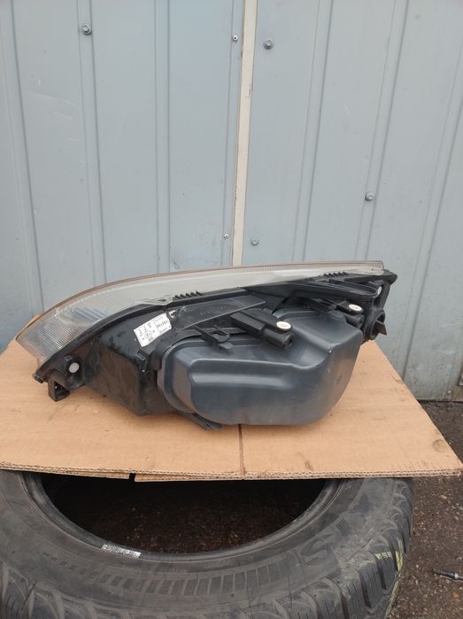 Reflektor lampa Ford Focus C-Max MK1