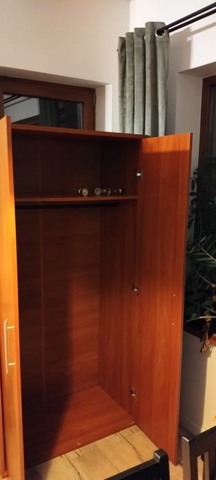 Sprzedam szafę na ubrania