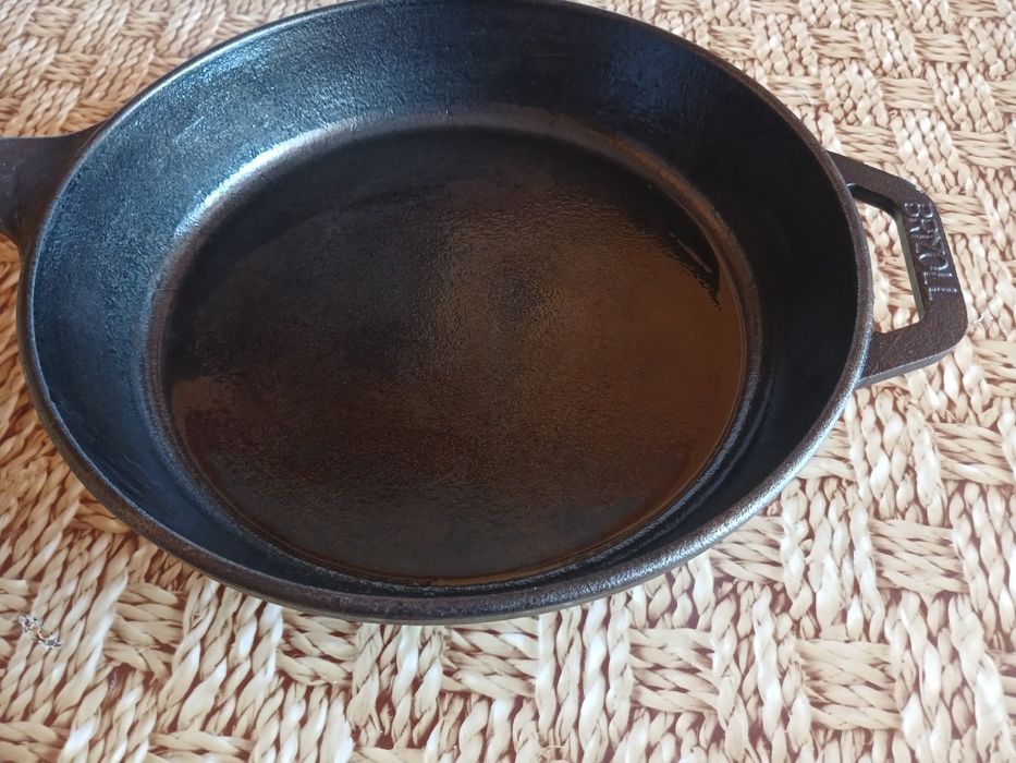 Сковорідка 24 см чугунна Brizolle