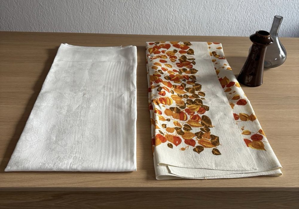 2 lniane obrusy i 2 wazoniki - zestaw