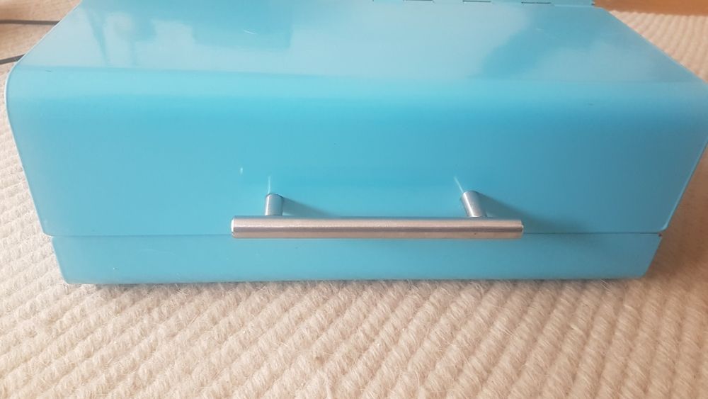 Caixa metálica para pão