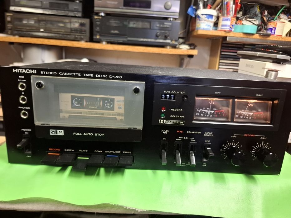 Magnetofon Hitachi D-220