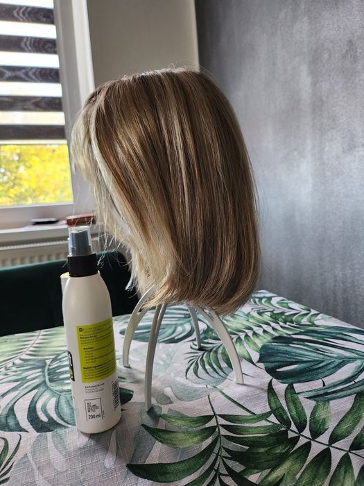 Piękna peruka blond z akcesoriami