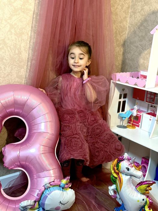 Сукня троянди на прокат чи продаж