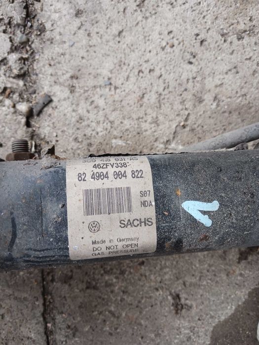 VW PASSAT B7 2.0 tdi SKODA SUPER B zwrotnica mperson prawy