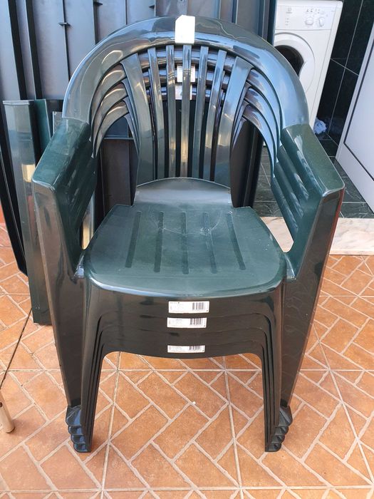 Conjunto mesa jardim 4 cadeiras em plastico e mesa de apoio aluminio