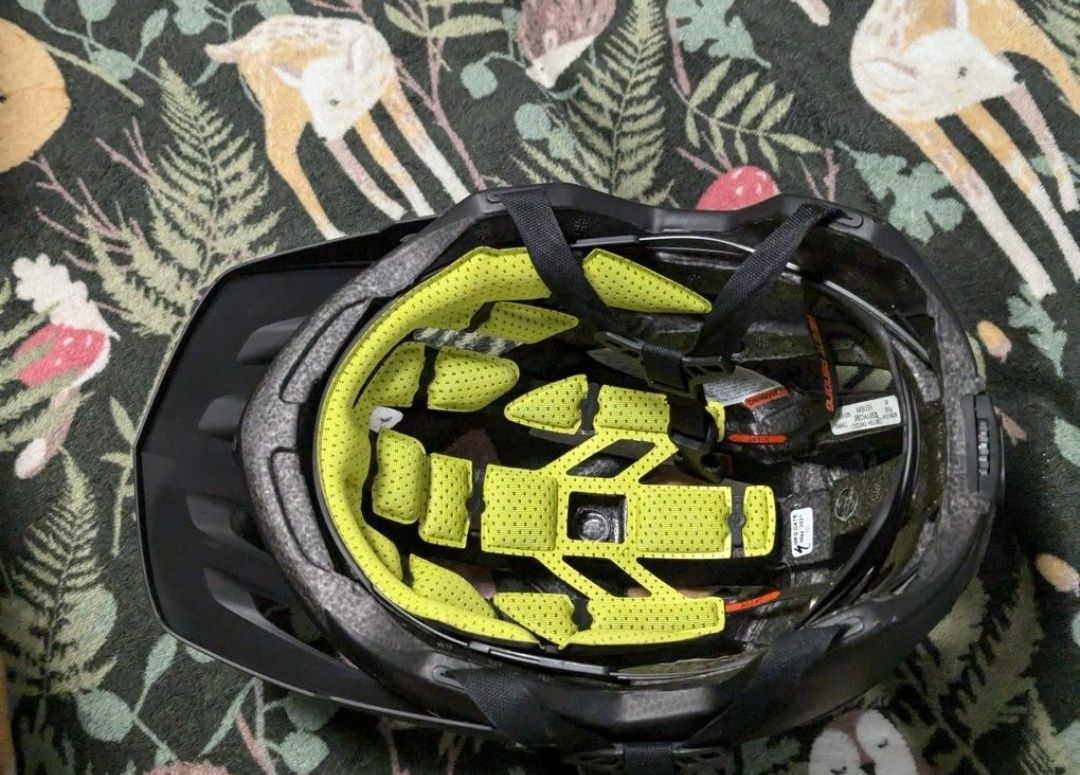 Nowy kask Specialized Ambush MIPS

Kolor: Czarny / Black/Charcoal

Roz