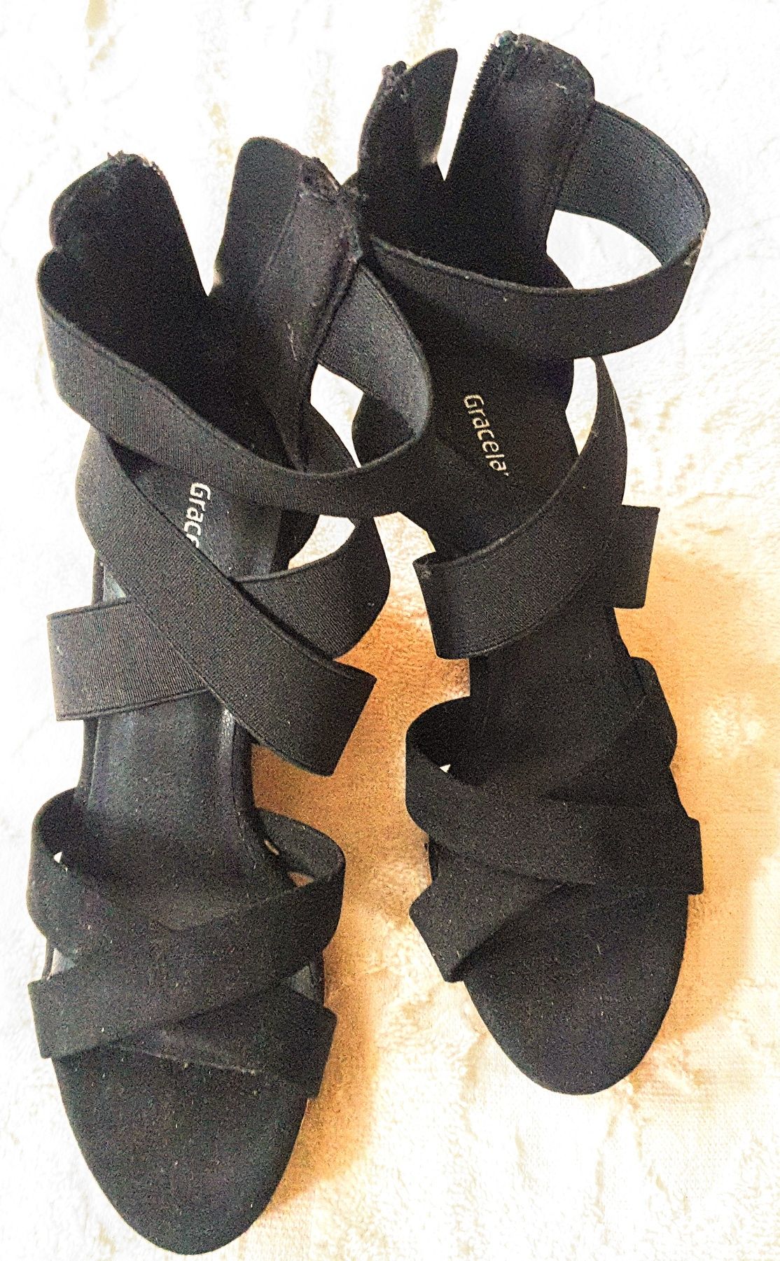 Buty damskie koloru czarnego, zamszowe, nowe, roz 38