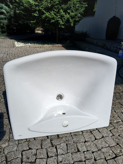 Umywalka podwieszana szer. 70 cm