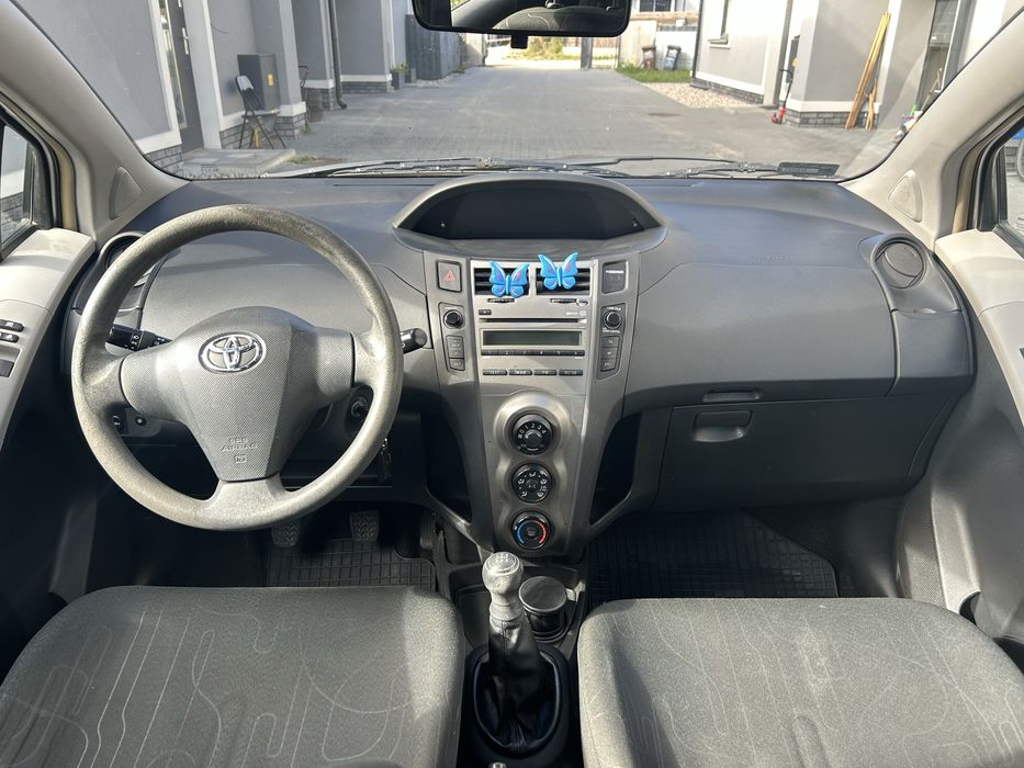 Toyota Yaris srebrne