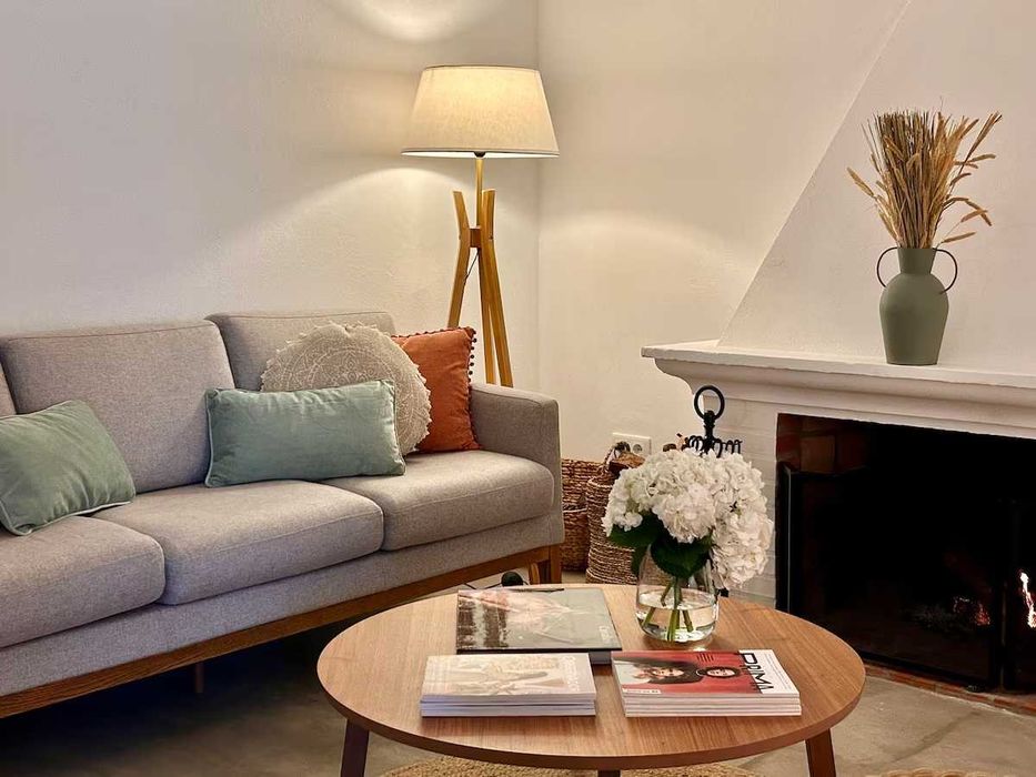 Sofá 3 lugares estilo escandinavo como novo