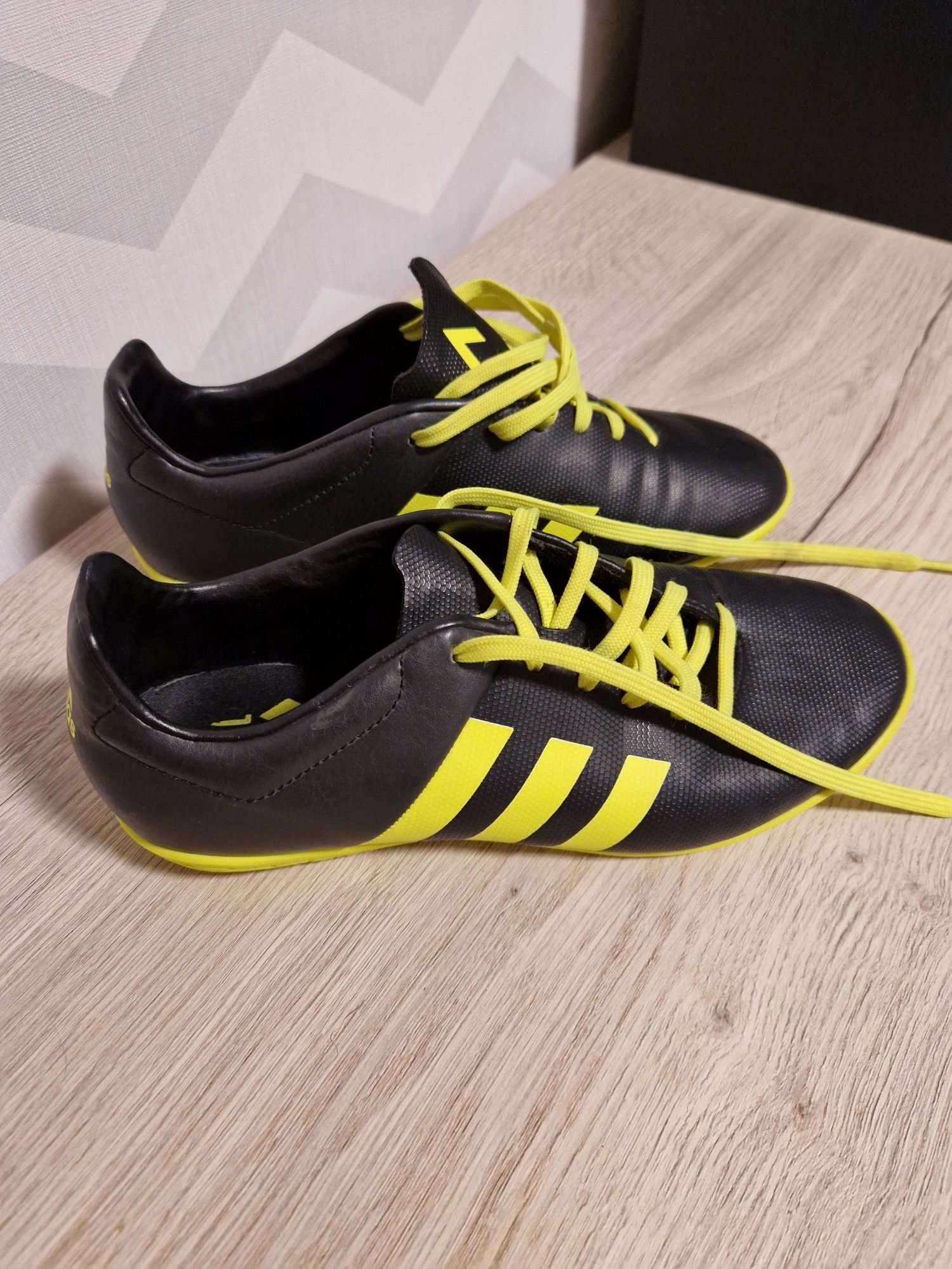 Buty sportowe Halówki ADIDAS r.36