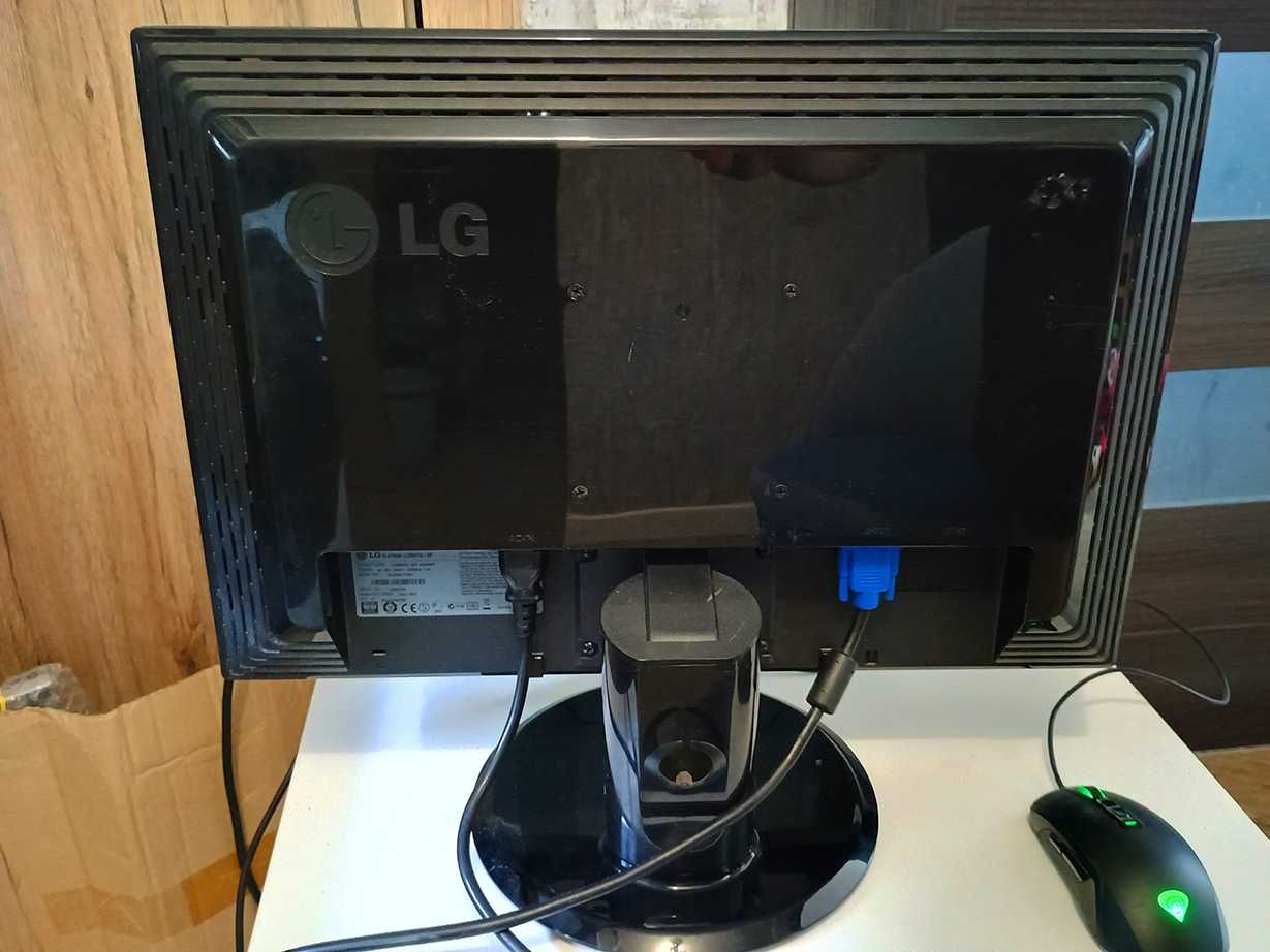 Monitor LG Flatron L226WTQ-SF 22 cale, kabel