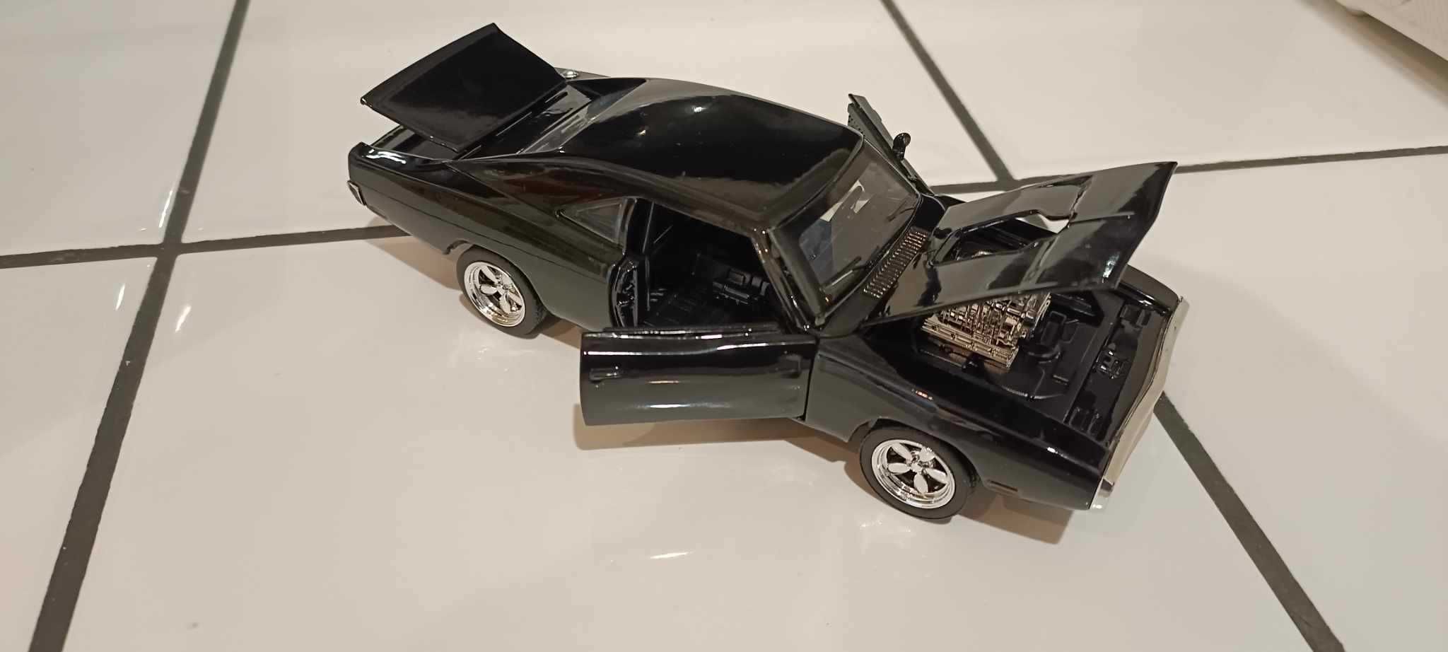 Dodge Challenger skala 1:32