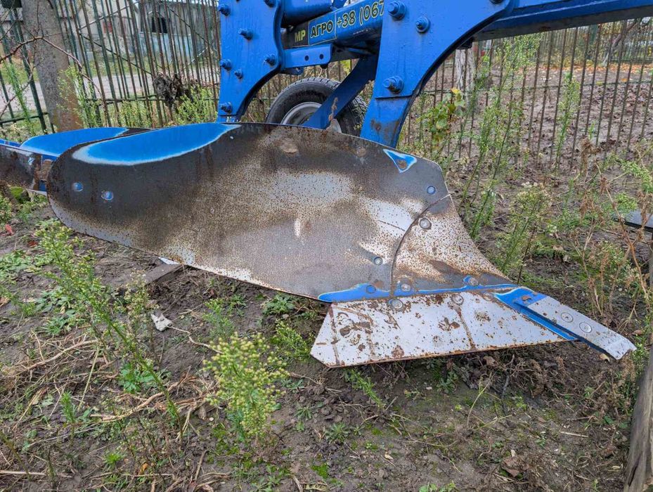 Плуг оборотний 2х корпусний, 2+ по типу lemken