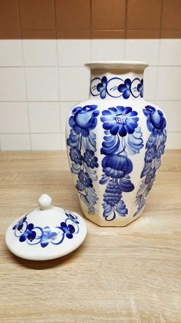 WAZA / URNA -  porcelana, PRL, niebieskie kwiaty, dekoracje wnętrz