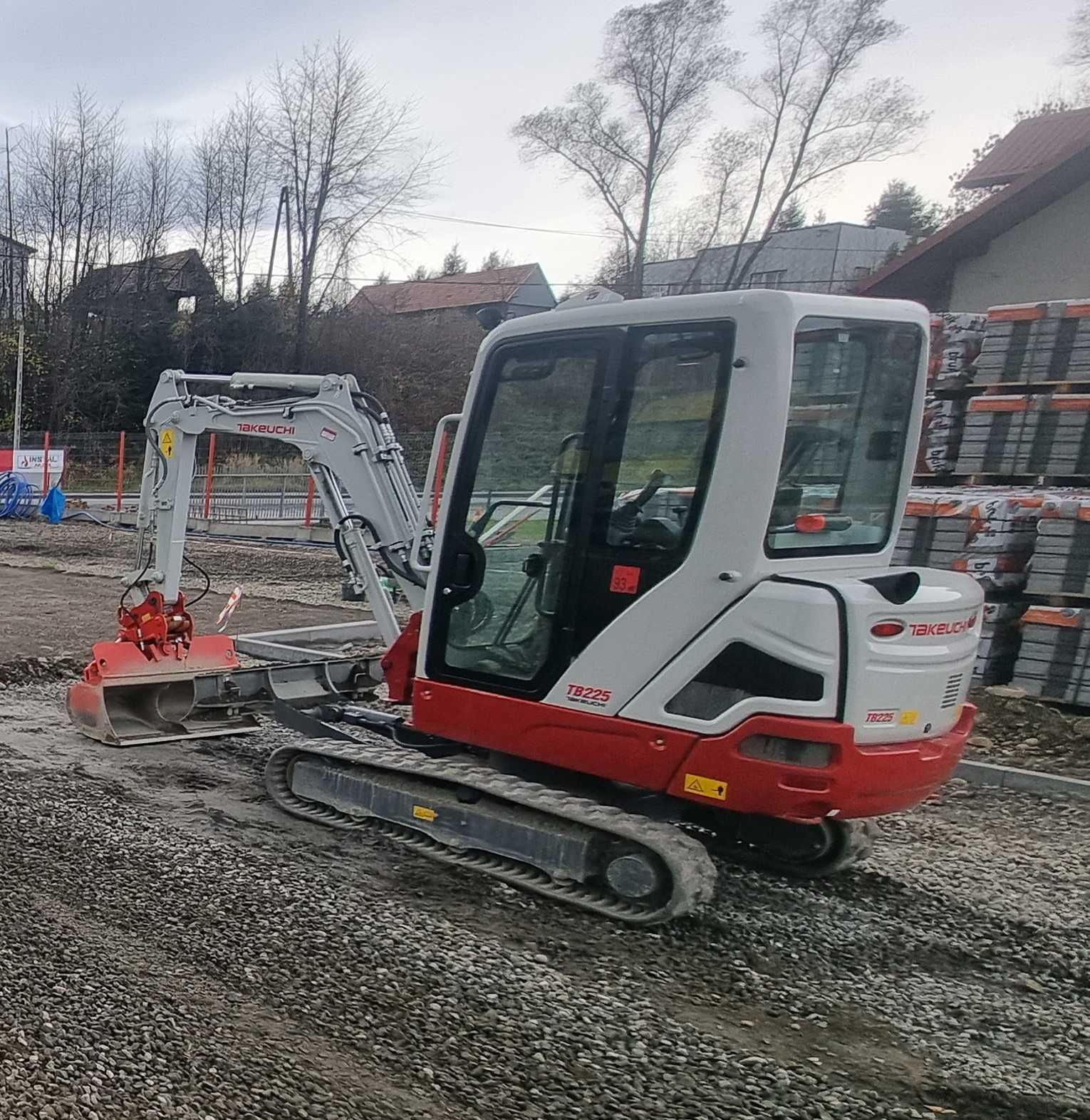 Maszynowe układanie kostki brukowej, brukarstwo przemysłowe,parkingi