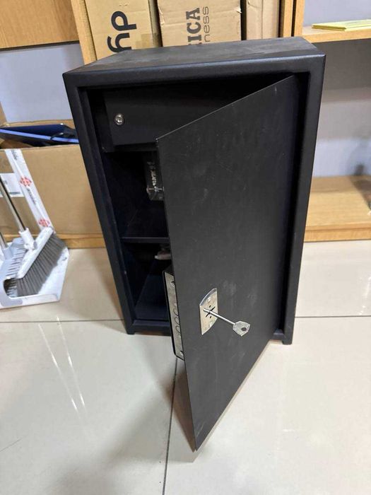 Сейф офісний для зберігання