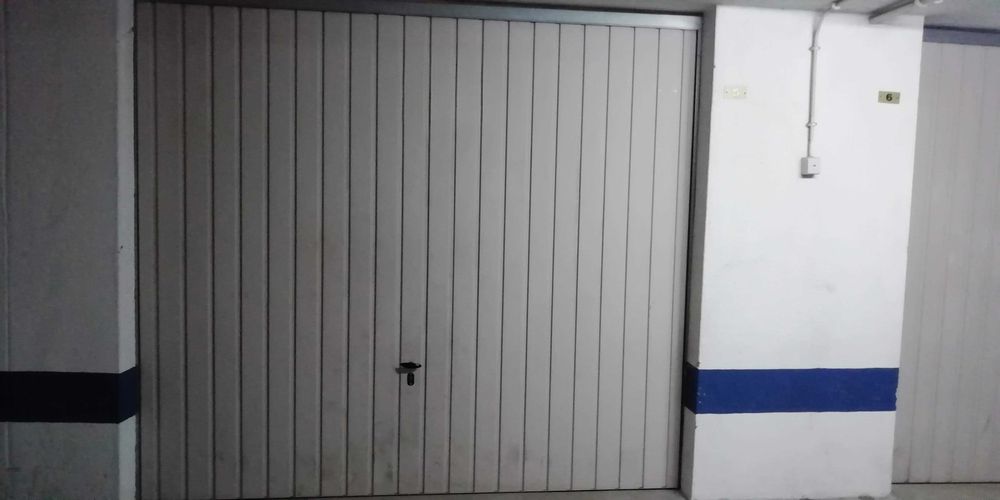 Arrenda-se  garagem Box